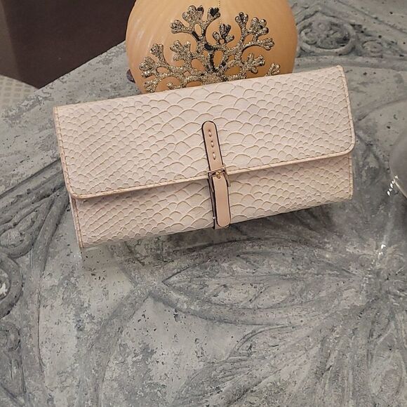Textured beige wallet - Picture 1 of 4